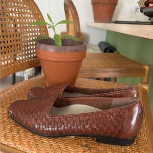 Trotters Brown Woven Loafers. Boho. Cottagecore